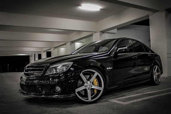 Mercedes C63 Striker от Need 4 Speed Motorsports