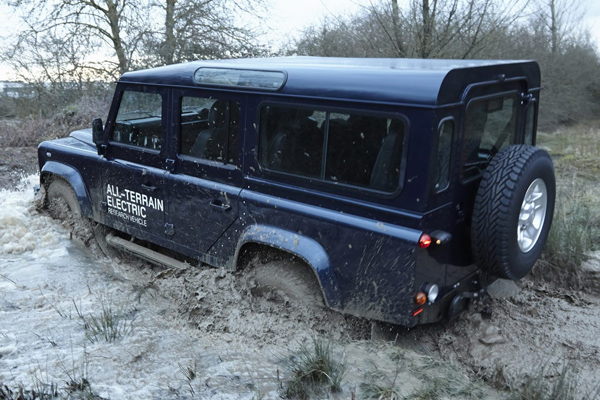 Land Rover построил электрический джип Defender