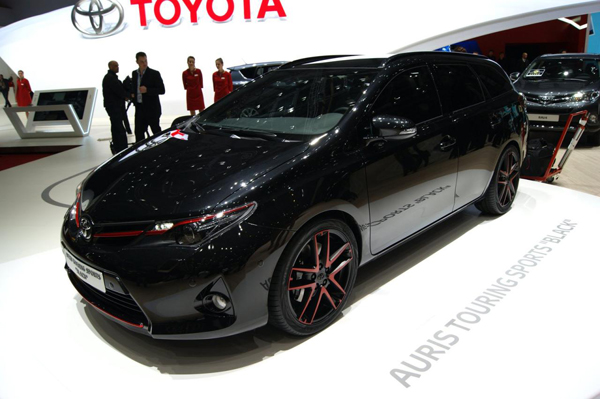 Toyota показала Auris Touring Sports Black Concept