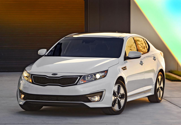 Kia представила обновленный Optima Hybrid 2013