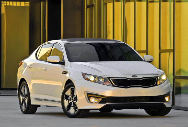 Kia представила обновленный Optima Hybrid 2013