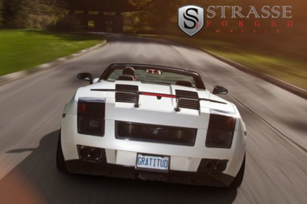 Lamborghini Gallardo с дисками Strasse CF S5