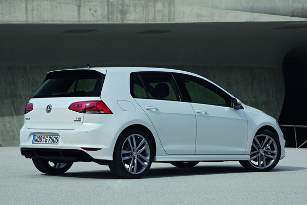 Volkswagen Golf VII обзавелся спорт-пакетом R-Line