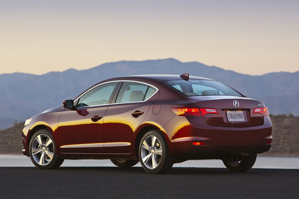 Acura обновила седан ILX на 2014-й модельный год