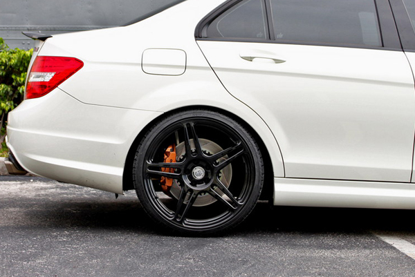 Mercedes-Benz C63 AMG от Renntech и HRE Wheels