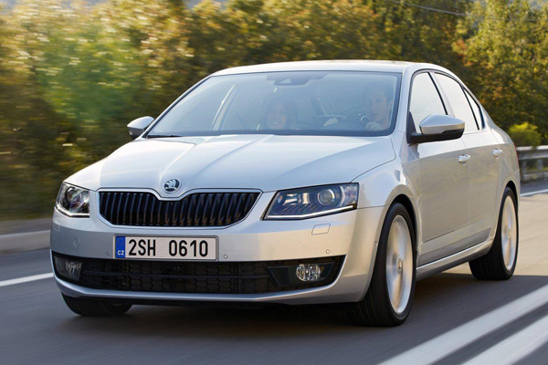 Skoda назвала российские цены на новую Octavia