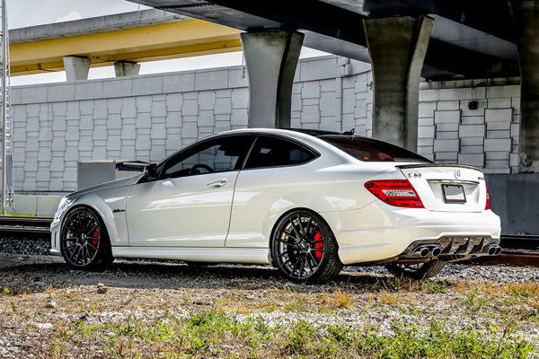 Mercedes-Benz C63 AMG в тюнинге Mode Carbon