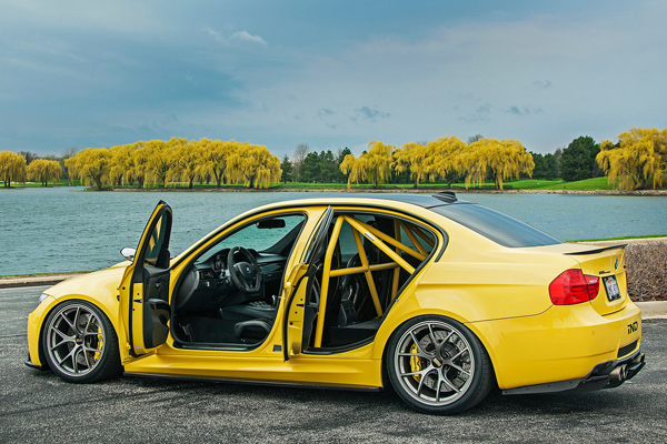 BMW M3 (E90) Dakar Yellow в тюнинге ателье IND