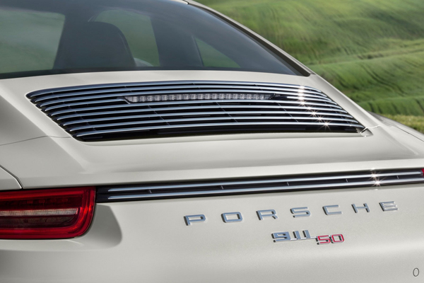 Porsche рассекретил спецверсию 911 50 Years Edition