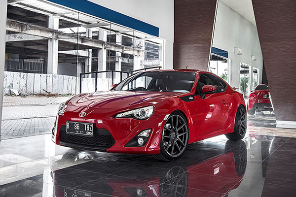 Форсированная Toyota GT 86 на дисках ADV.1 Wheels 