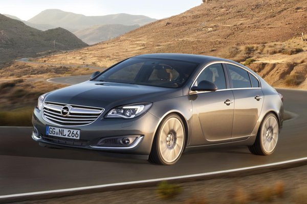 Opel Insignia получил новые моторы и внешность