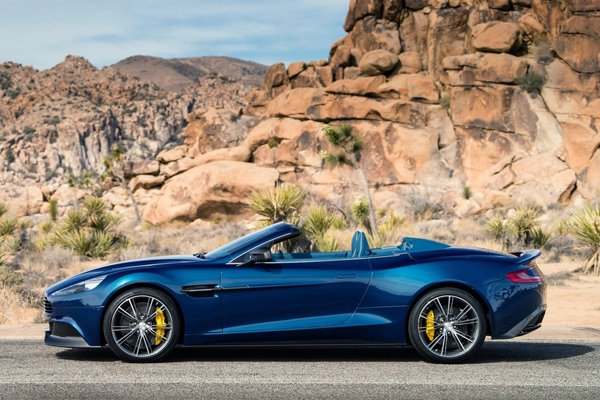 Aston Martin представил кабриолет Vanquish Volante