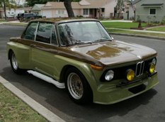 BMW 2002 с 5,0-литровым двигателем Mustang