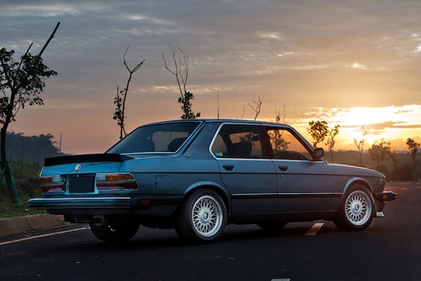 BMW 5-Series (E28) - доработанная классика 