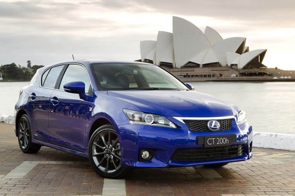 Lexus CT 200h F Sport оценили в 1 698 000 рублей