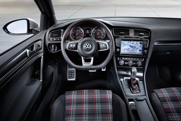 Volkswagen объявил российские цены Golf GTI