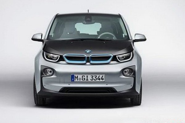 В сеть попали фото серийного электрокара BMW i3 