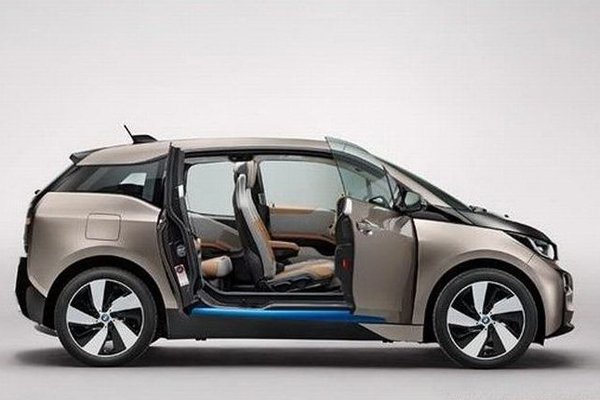 В сеть попали фото серийного электрокара BMW i3 