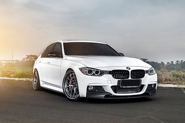 Доработанный BMW 335i в обвесе M Performance 