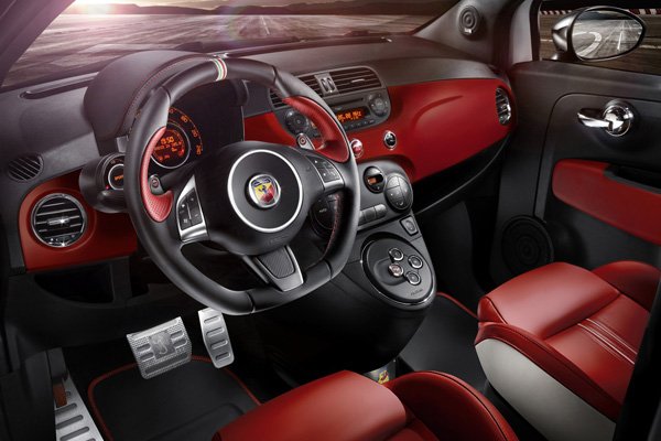 Abarth выпустил юбилейный 595 50th Anniversary