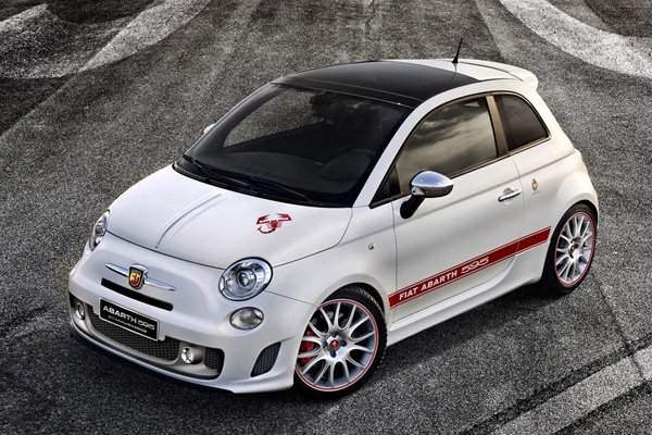 Abarth выпустил юбилейный 595 50th Anniversary