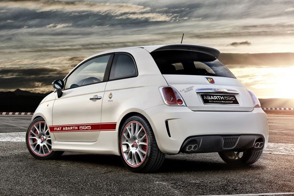 Abarth выпустил юбилейный 595 50th Anniversary