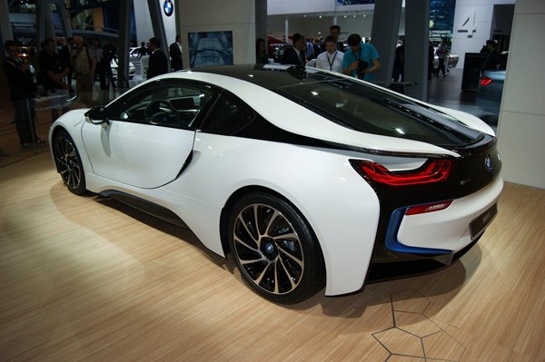 Во Франкфурте состоялся дебют серийного BMW i8