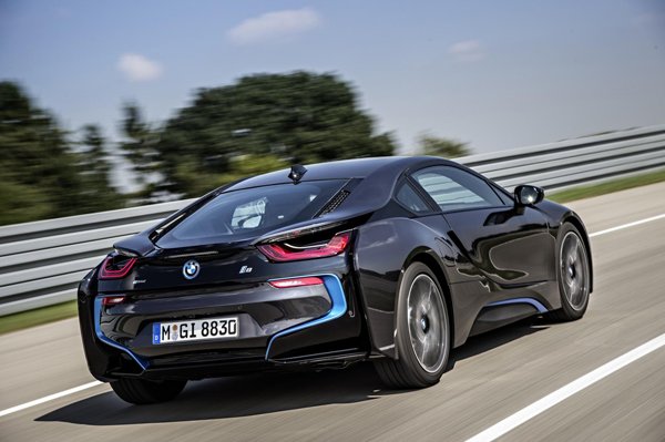 Во Франкфурте состоялся дебют серийного BMW i8