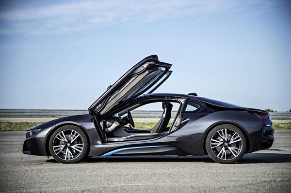 Во Франкфурте состоялся дебют серийного BMW i8