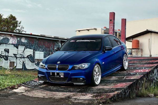 Индонезийский рецепт тюнинга BMW 325i (E90)