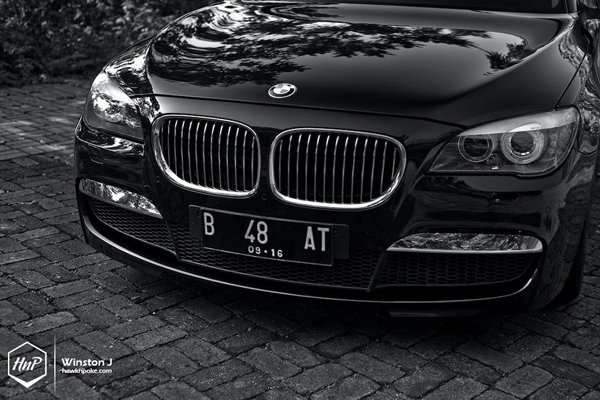 BMW 7-Series на 22-дюймовых дисках Vorsteiner  