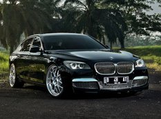 BMW 7-Series на 22-дюймовых дисках Vorsteiner