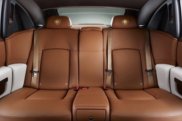 Rolls-Royce представил Ghost Golden Sunbird Edition