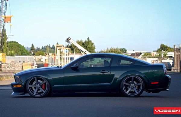 Bullitt Mustang на вогнутых дисках Vossen Wheels