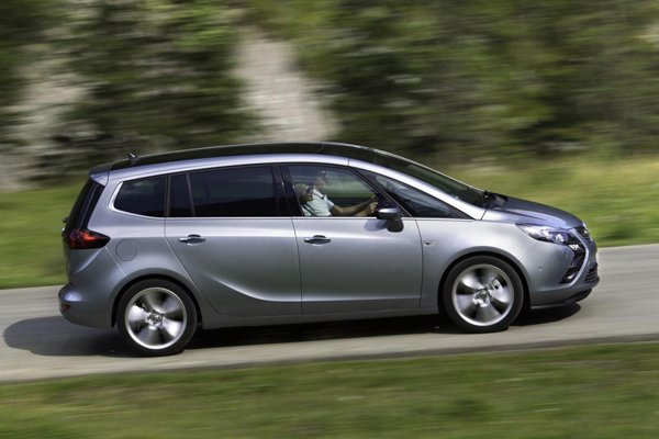 Opel представил 200-сильный Zafira Tourer 