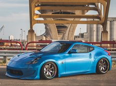 Спорткар Nissan 370Z превратили в лоурайдер