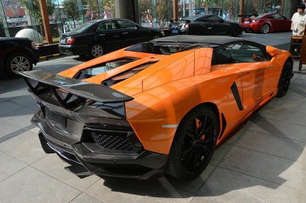 Lamborghini Aventador Roadster SV от DMC