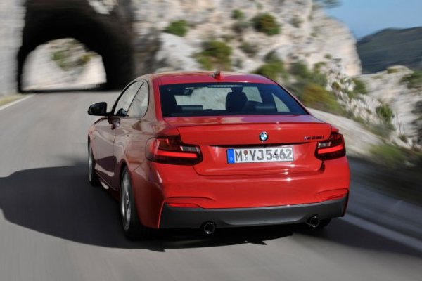 В сети появились официальные фото BMW M235i 