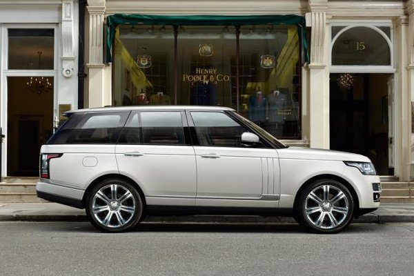 Range Rover получил удлиненную на 20 см версию