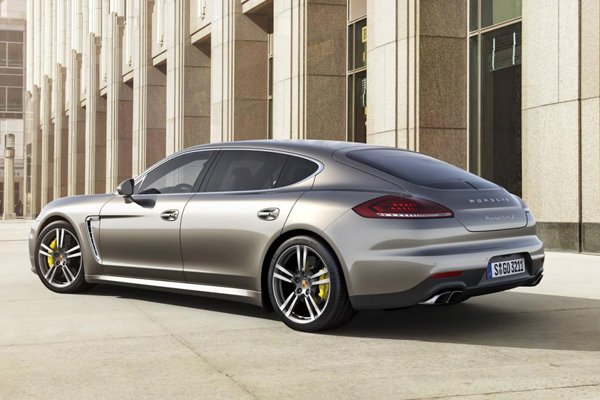 Porsche привезет в Токио Panamera Turbo S 2014