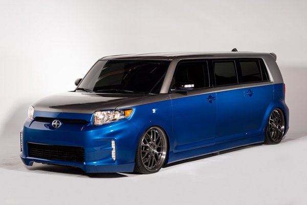 На базе компактвэна Scion xB построили лимузин