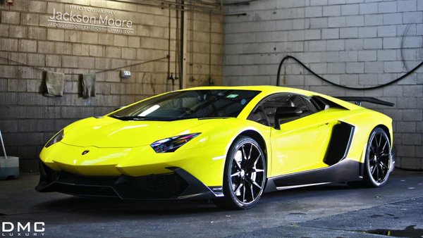 Lamborghini Aventador LP720-4 со спойлером DMC