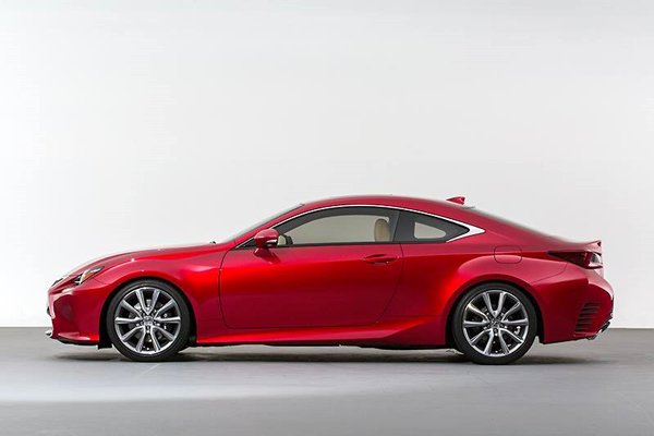 Lexus рассекретил внешность модели RC Coupe