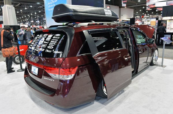 Bisimoto построил 1029-сильную Honda Odyssey 