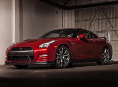 Nissan слегка обновил спорткар GT-R на 2014 год