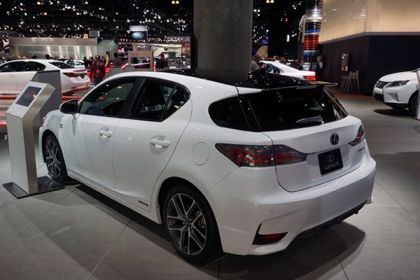 Лос-Анджелес 2013: Lexus CT 200h 2014 года 