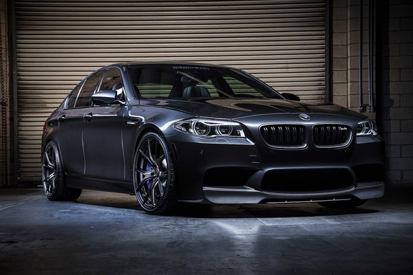 Обновленный BMW M5 (F10) в исполнении Vorsteiner