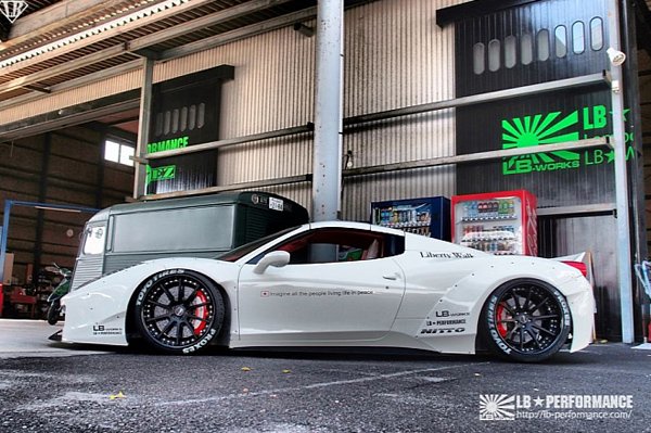 Ferrari 458 Spider в обвесе Liberty Walk