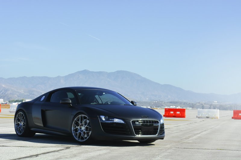 Черный матовый Audi R8 V8 на дисках HRE P40SC 