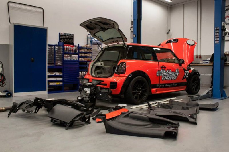 Mcchip-dkr оснастил MINI Cooper JCW 2,0-литровым мотором TFSI